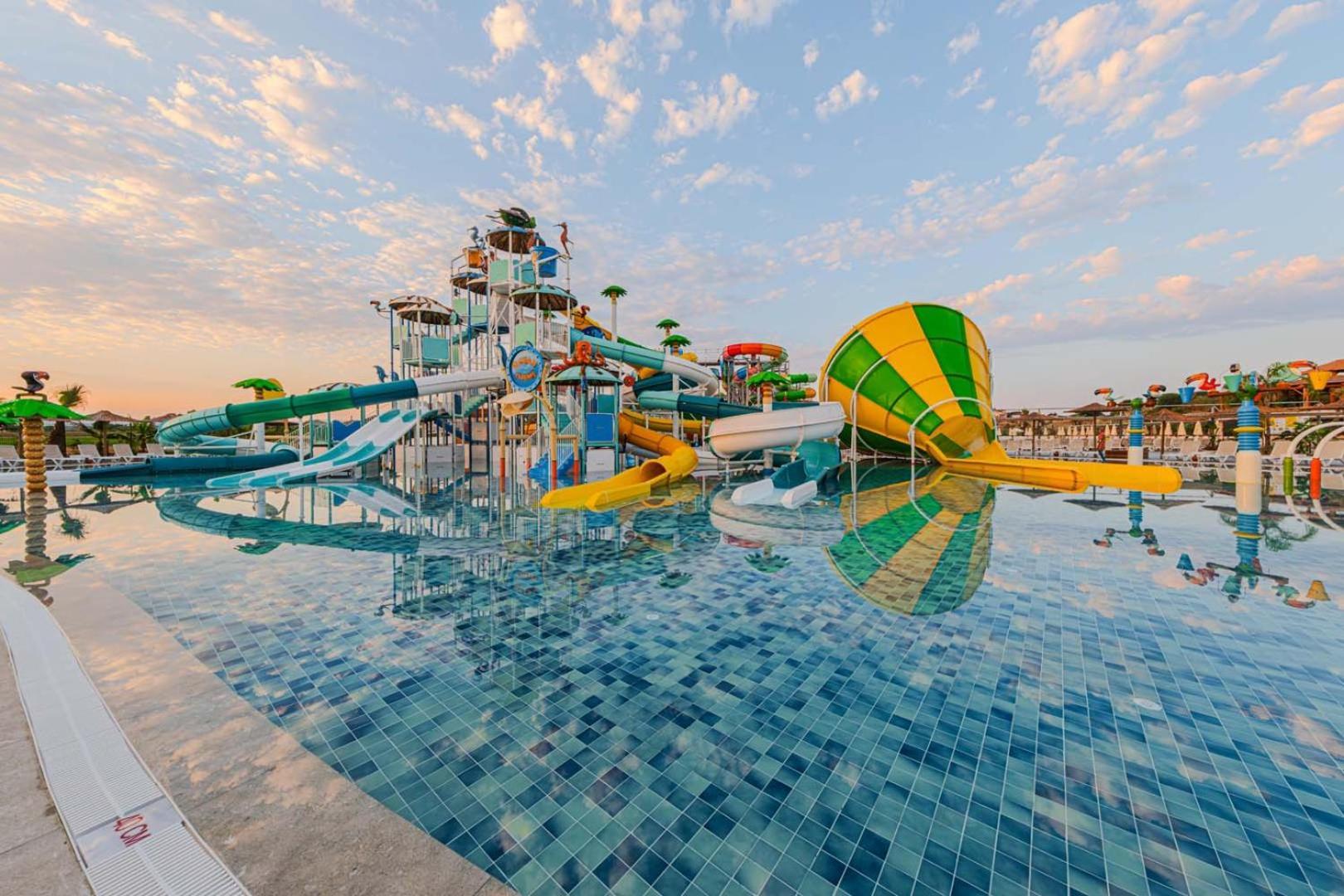 Hotel Dream Fun World Side Exterior foto