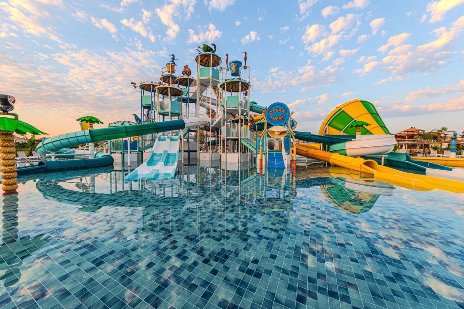 Hotel Dream Fun World Side Exterior foto