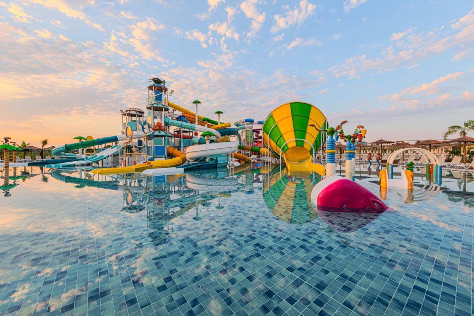 Hotel Dream Fun World Side Exterior foto